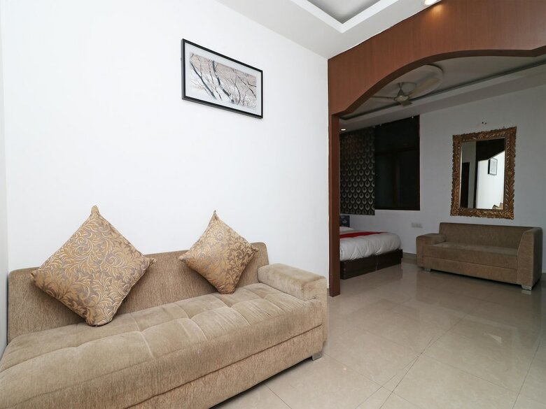 Oyo 12780 New Hotel Rajwada