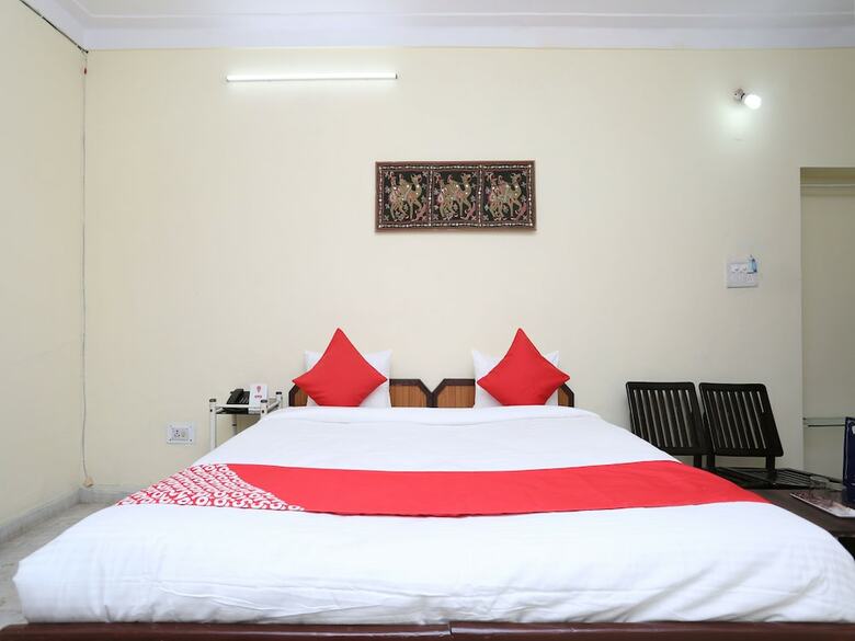 Hotel Oyo 12228 Colonel Corner