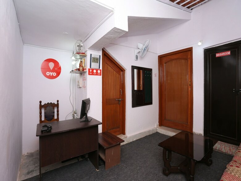 Hotel Oyo 12228 Colonel Corner