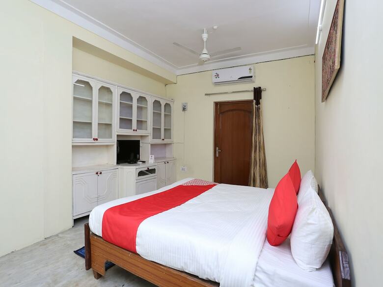 Hotel Oyo 12228 Colonel Corner