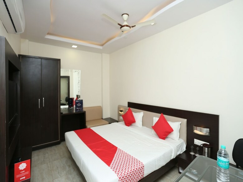 Oyo 11546 Hotel Csfc