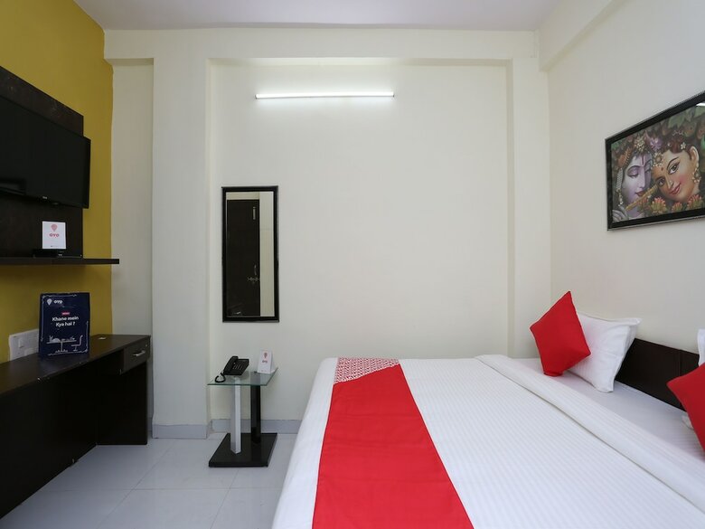 Hotel Oyo 12127 Radhika Palace