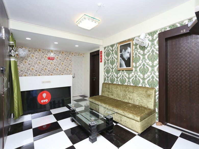 Hotel Oyo 12127 Radhika Palace