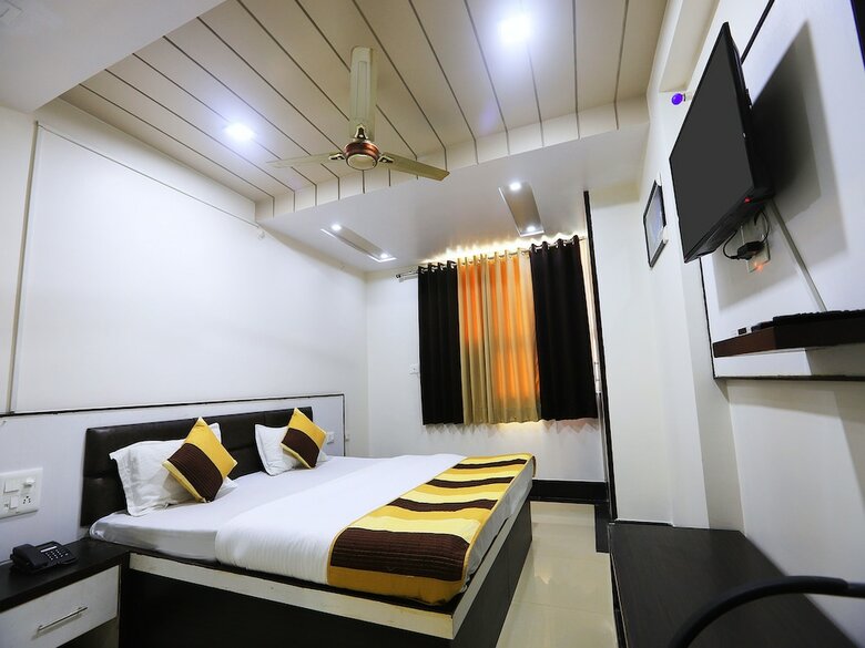 Oyo 11840 Hotel Venus
