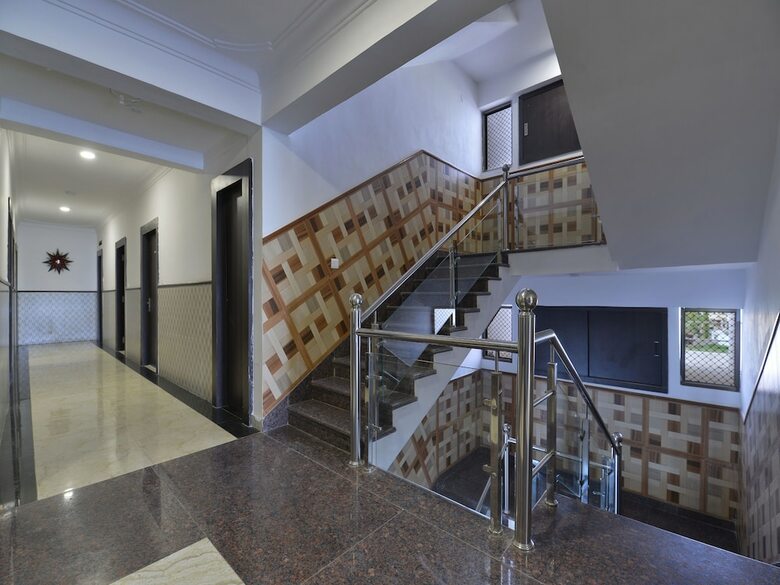 Oyo 12694 Hotel Bauji Palace