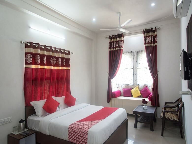 Hotel Oyo 12131 Vallabh Villas