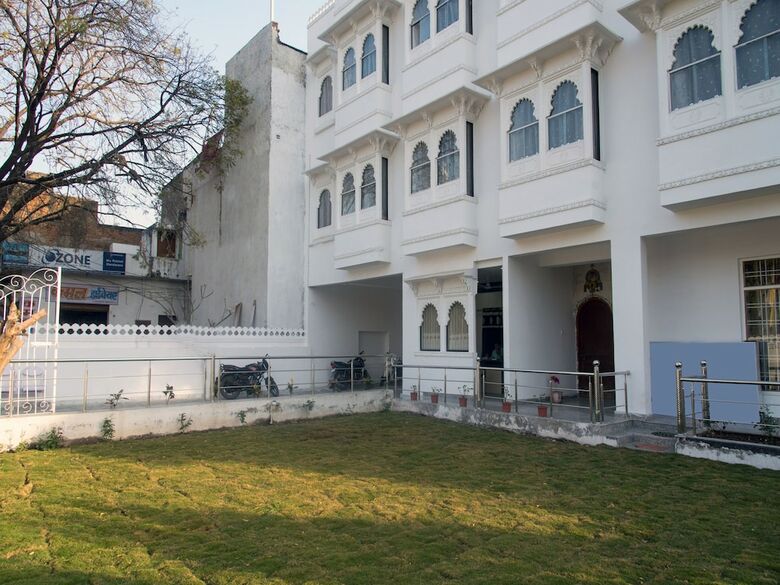 Hotel Oyo 12131 Vallabh Villas