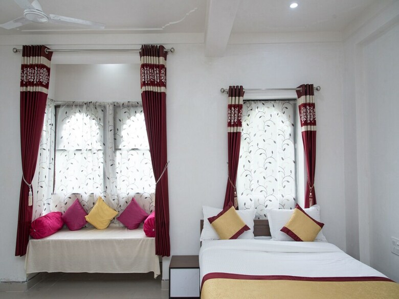 Hotel Oyo 12131 Vallabh Villas