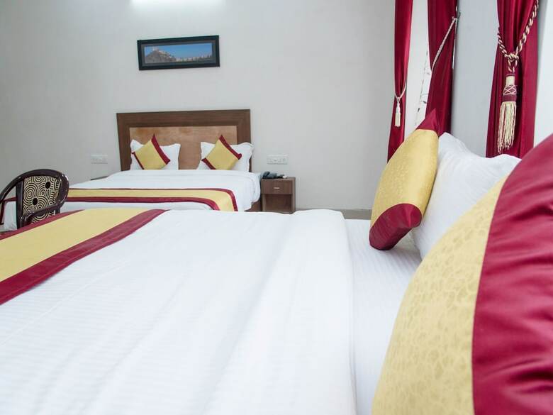 Hotel Oyo 12131 Vallabh Villas