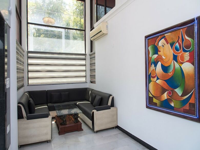 Oyo 12656 Hotel Green View International