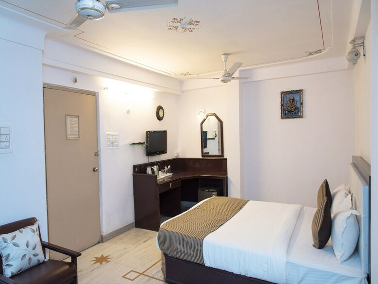 Oyo 12656 Hotel Green View International