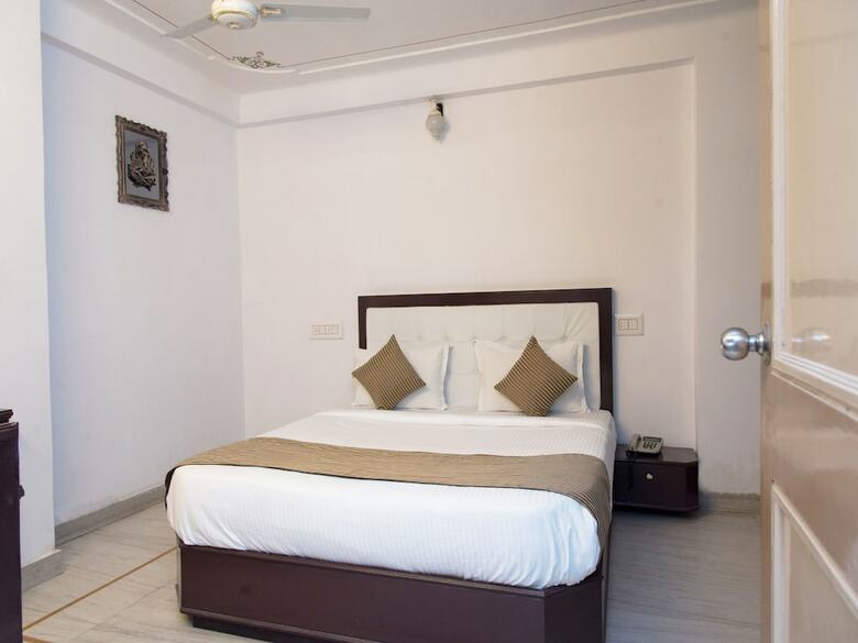 Oyo 12656 Hotel Green View International