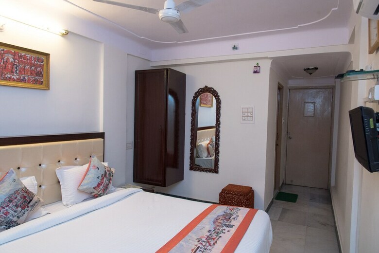 Oyo 12656 Hotel Green View International