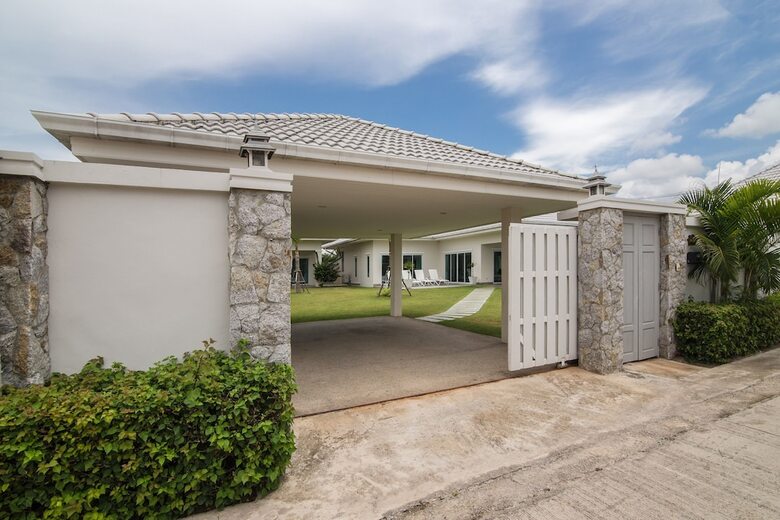 Private  4 Bedroom Pool Villa L28