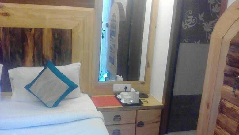 Hotel Jharipani Castle