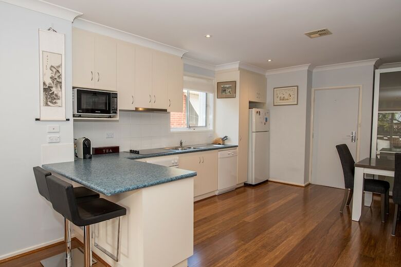 Bed & Breakfast Canberra's White House