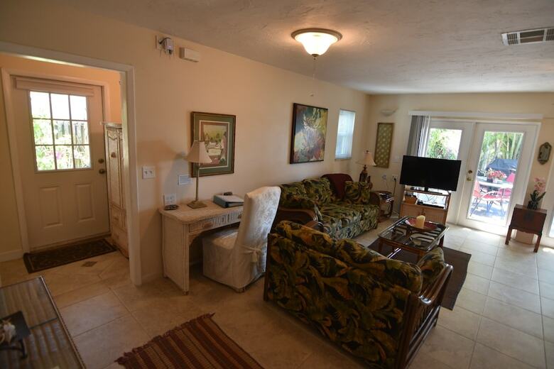 Oasis At John's Pass Madeira Beach
