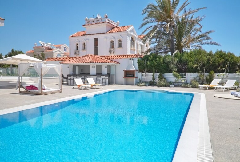 Royal 4 Bedroom Seafront Villa