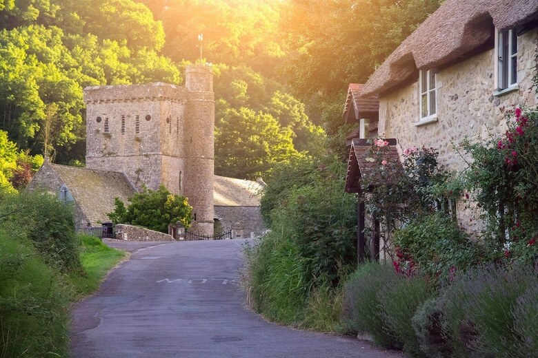 Beautifully Converted 400-year-old Threshing Barn In East Devon. Pet-friendly.