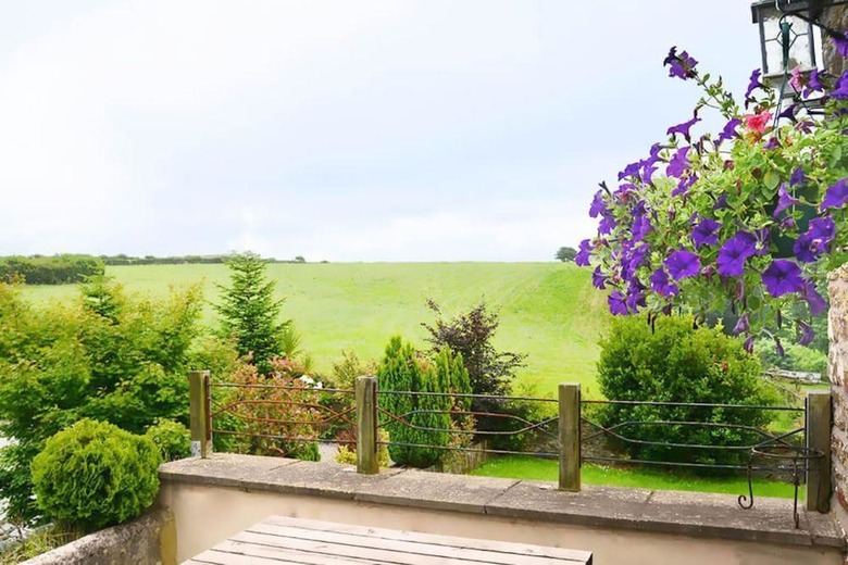 Charming Barn Conversion With Wood Burner Near Looe