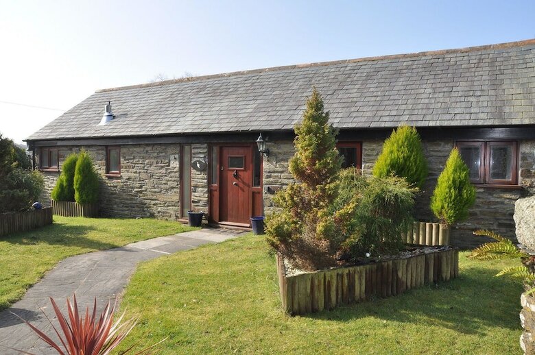 Lovingly Restored Detached Barn With Charming Features Near Looe