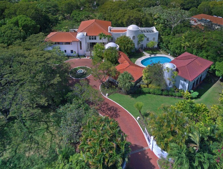 Villa Elsewhere By Altman
