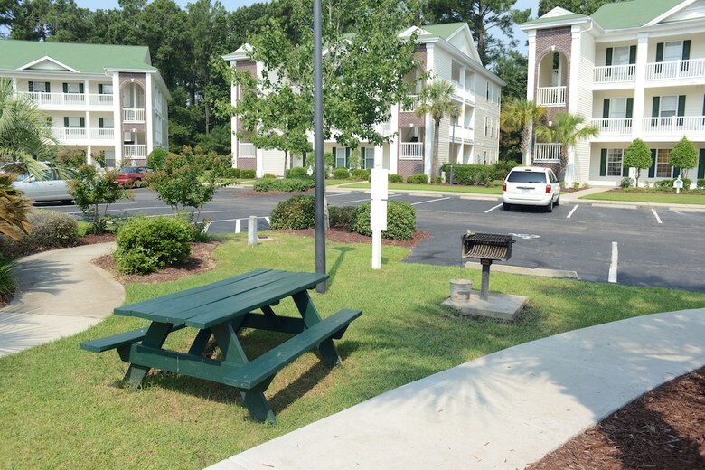 Hotel River Oaks Resort
