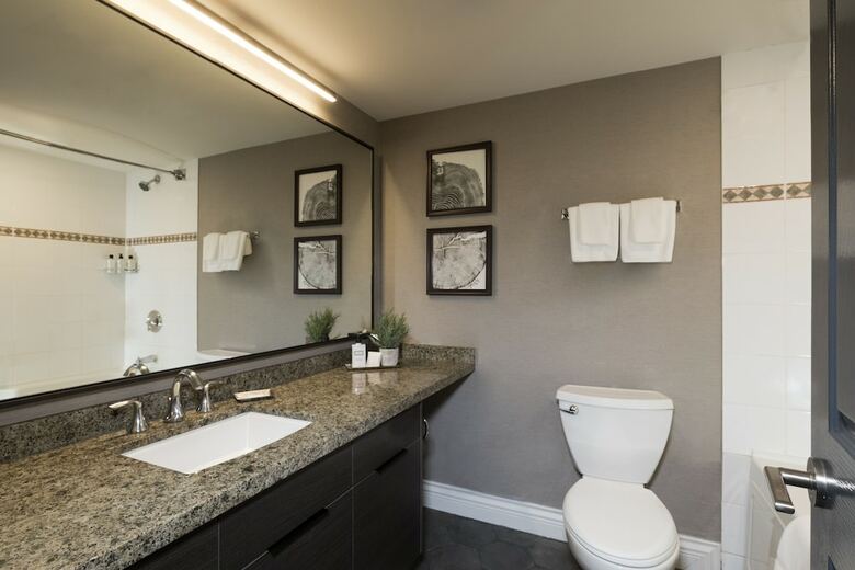 Hotel Crystal Lodge & Suites