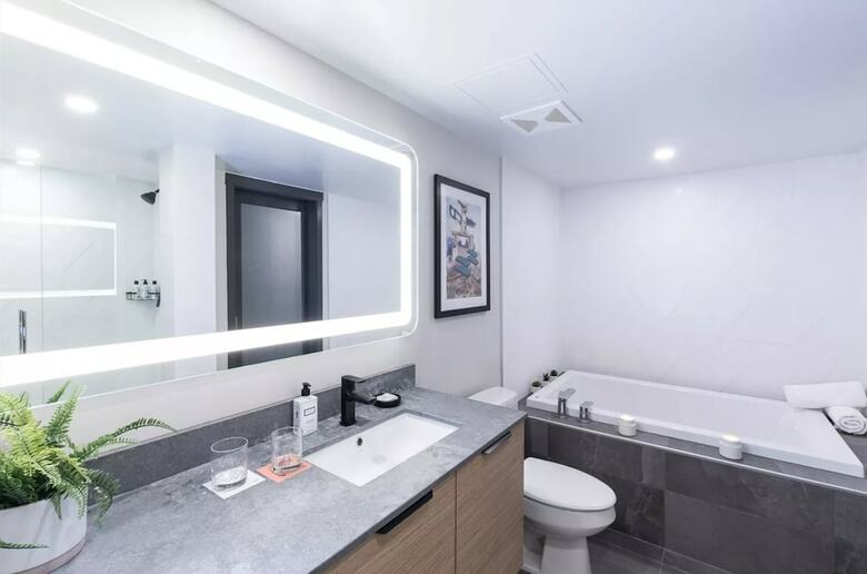Hotel Crystal Lodge & Suites
