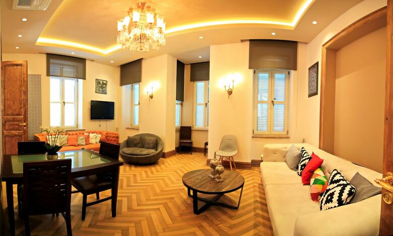 Maroon Residence
