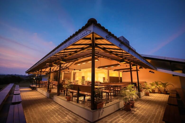 Hotel Kyriad Prestige Riverside Amba Ghat