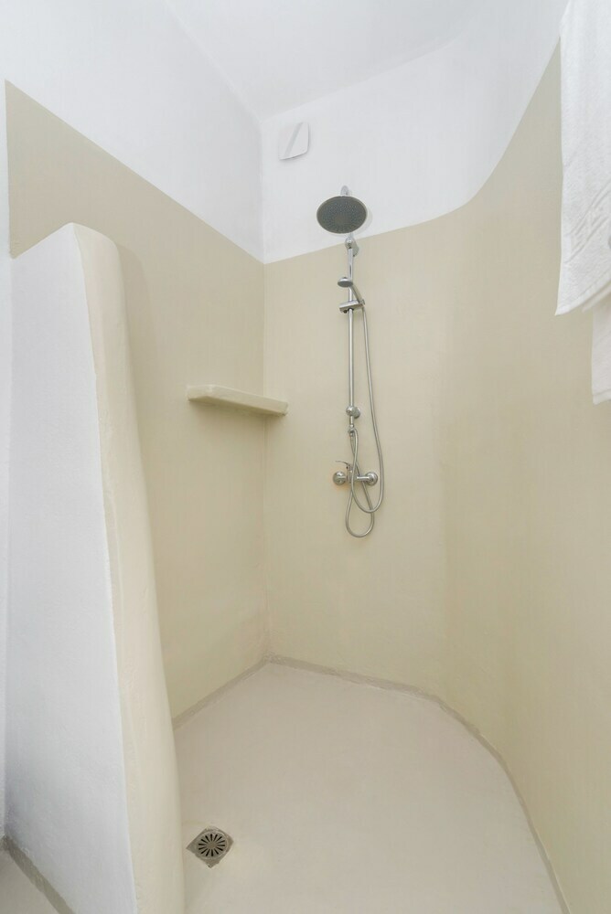 Anthelea Santorini Hotel