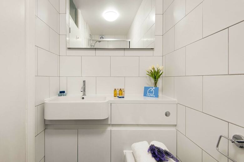 Bright Queen Alexandra Apartment - Mpn