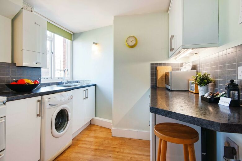 Bright Queen Alexandra Apartment - Mpn