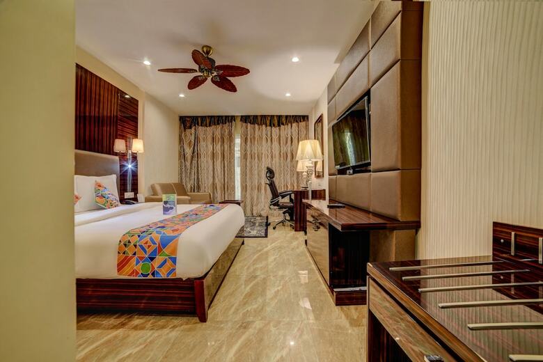 Fabhotel Sarala Crown Calangute Beach