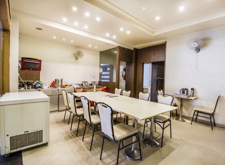 Fabhotel Nest Inn Gomti Nagar
