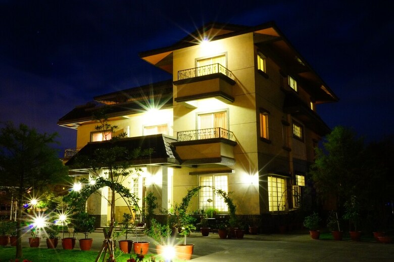 Bed & Breakfast Elegance House