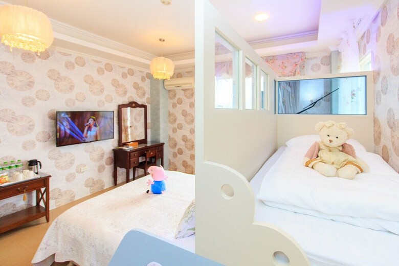 Bed & Breakfast Elegance House