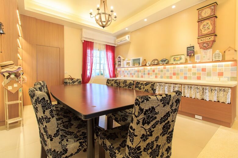 Bed & Breakfast Elegance House