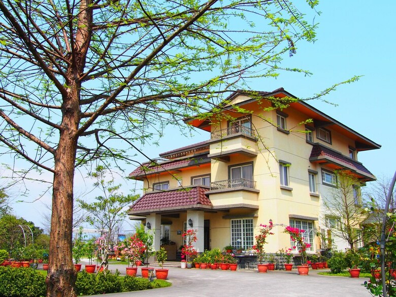 Bed & Breakfast Elegance House