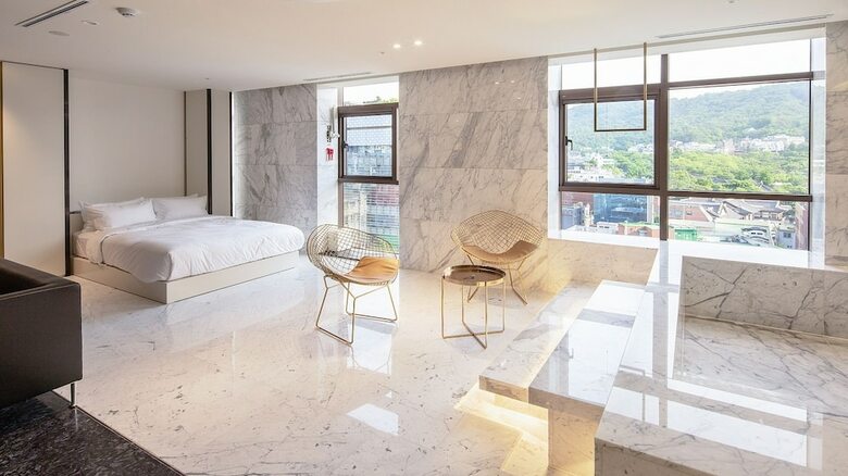 Stayrak Hotel