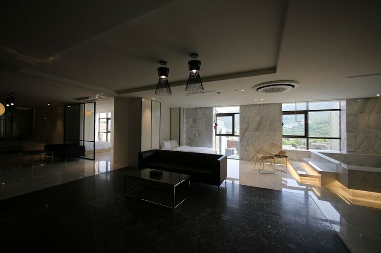 Stayrak Hotel