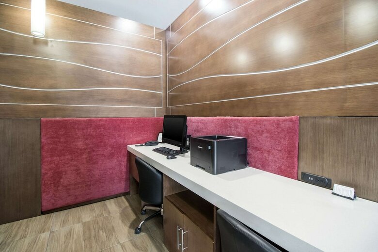 Hotel Comfort Suites