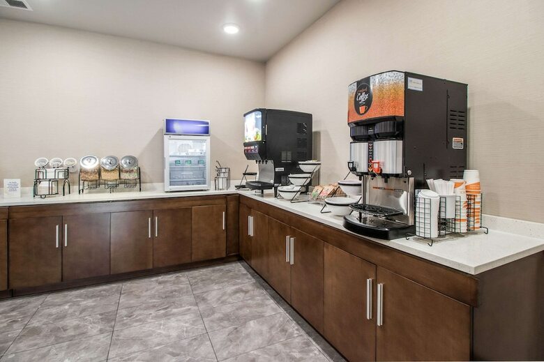 Hotel Comfort Suites