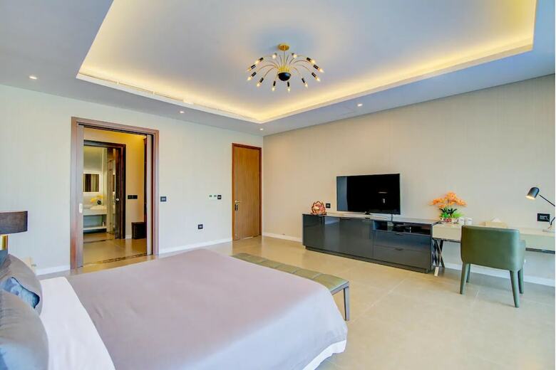 Luxury Yacht Villa