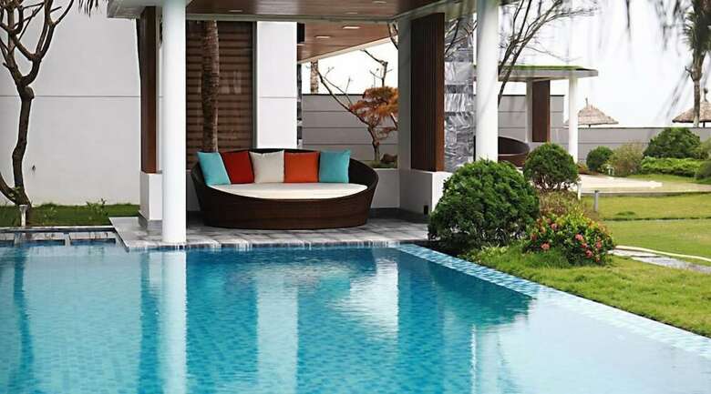Luxury Yacht Villa