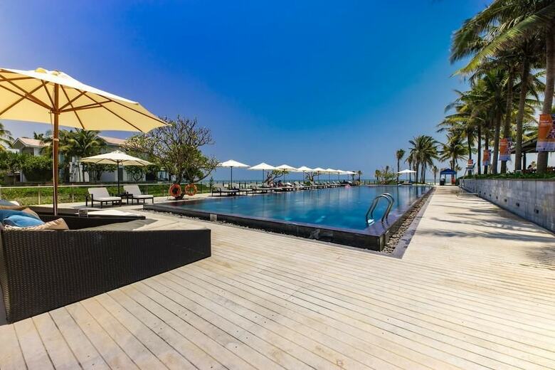 Luxury Yacht Villa