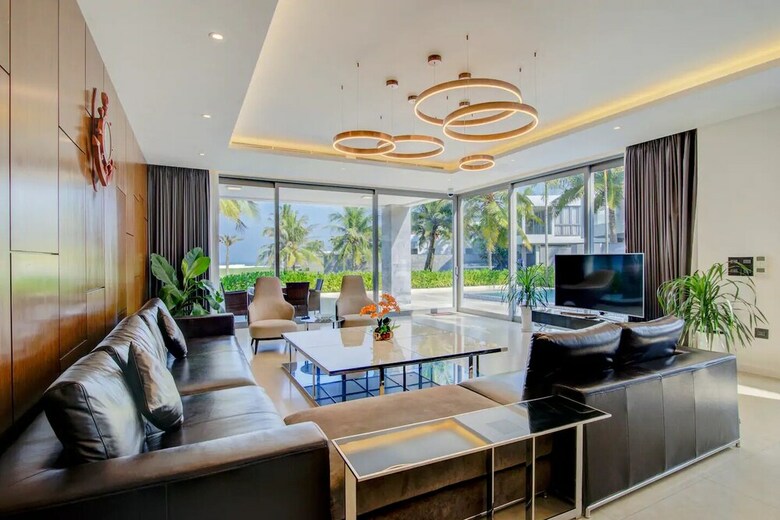 Luxury Yacht Villa