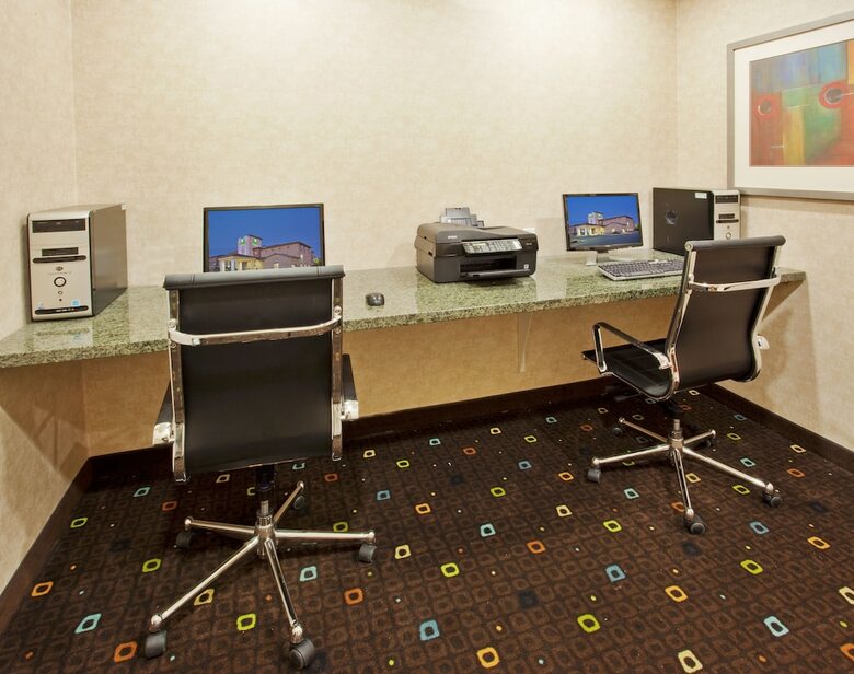 Holiday Inn Express Hotel & Suites Lodi