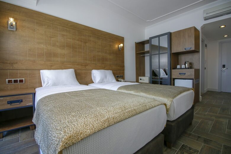 Aurasia Beach Hotel